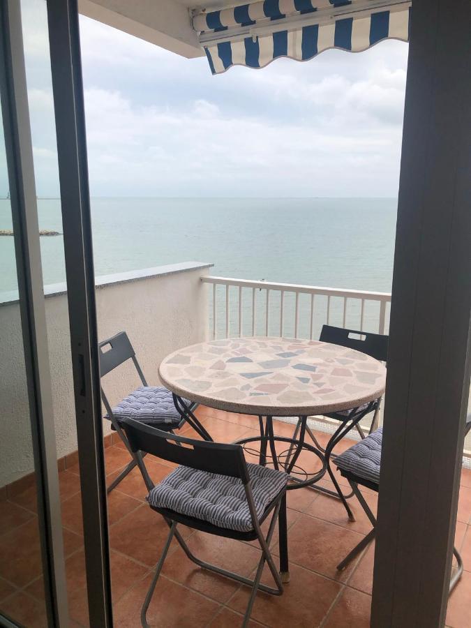 Apartamento En Primera Linea De Mar Sant Carles De La Rapita Bagian luar foto