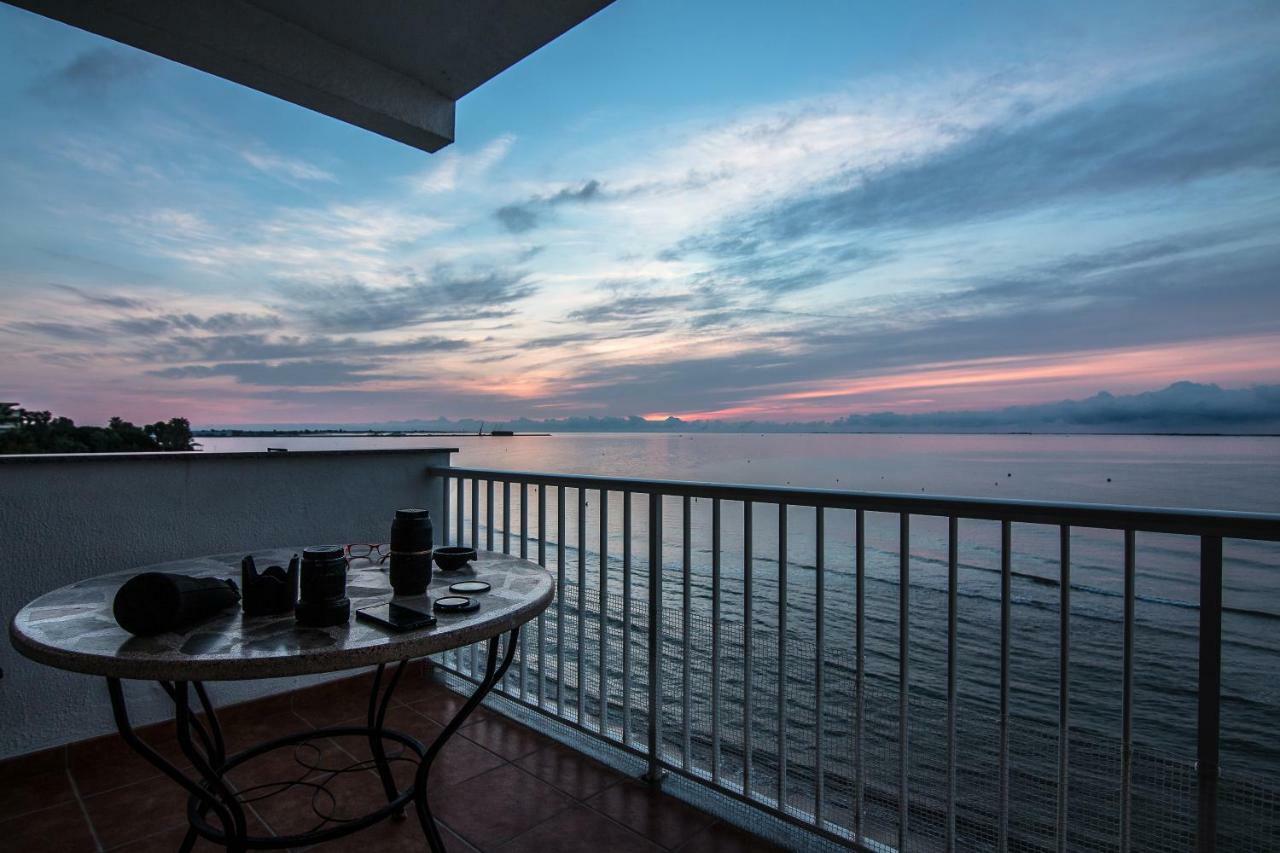 Apartamento En Primera Linea De Mar Sant Carles De La Rapita Bagian luar foto